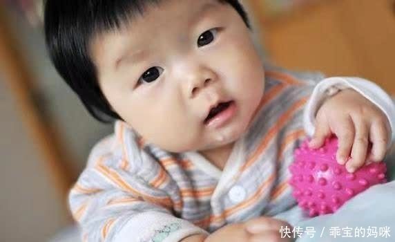 聪明宝宝有4个表现,多触摸3个“智力部位”,后天提高宝宝智力