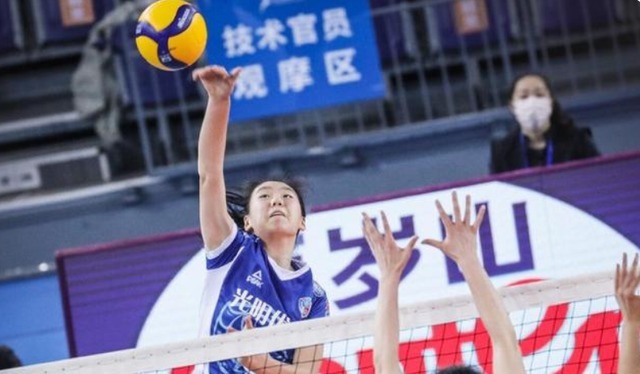 上海女排|惊喜!中国女排再添16岁接应新星,身高1米88攻守兼备前途无量