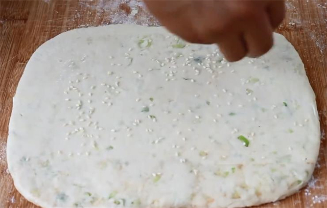 教你在家做千层葱花饼，做出来葱香味十足，层层酥脆，太香了