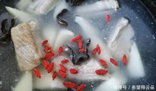 天冷了,多给家人喝这汤,上锅炖一炖,暖胃养胃,天越冷越要多喝