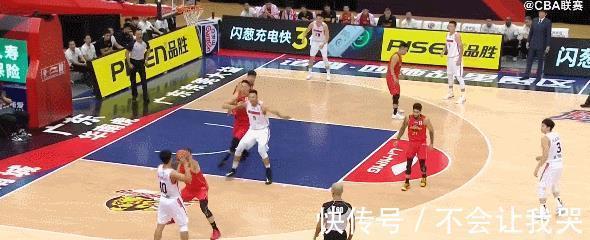 联哥|现场|这一夜,易建联还是从前那个大哥,没有一丝丝改变