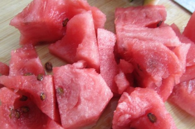 怀孕|女性在怀孕期,有3种糖分高的水果尽量少吃,可能会损伤胎儿发育