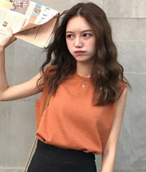 别再披头散发了！这有10款适合圆脸的中卷发型，可甜可盐