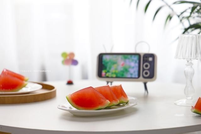孩子|西瓜果冻，夏日消暑首选，两块钱能做一堆，孩子特爱吃