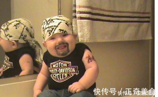 爸爸|双胞胎坐爸爸自行车座后打瞌睡,网友笑称:活着就不错啦