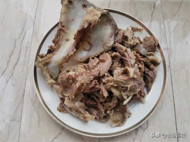 猪肉|三伏天，猪肉这样吃，做法简单，不油不腻，下酒下饭又解馋