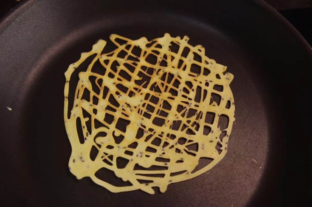 酥到掉渣的蛋卷,其实用平底锅就能做!