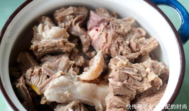 冬天炖羊肉,牢记正确做法“3放2不放”,汤鲜肉烂,不膻也不柴