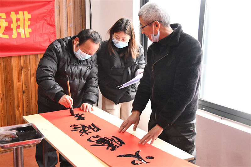 梅子明$文化惠民 翰墨迎新 真情送福 | 县文联组织开展“写春联 送祝福”慰问活动