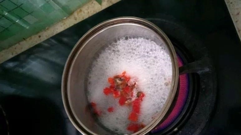 养花|自制养花杀菌水,7天浇一勺,花不生虫不烂根