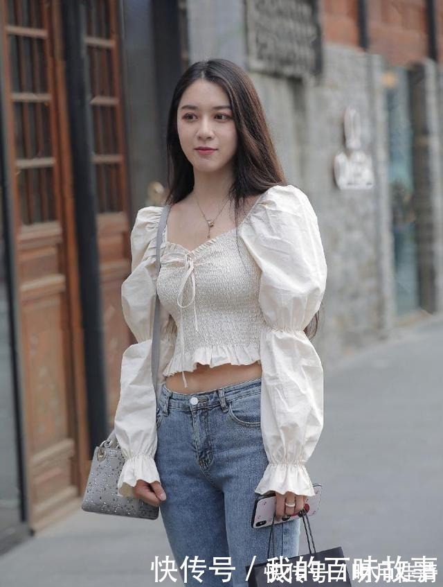 牛仔裤 喜爱休闲风格的您,时尚修身牛仔裤值得一试,简单穿搭也很美