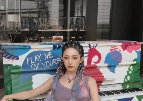 马尾|女生这几种发型留久了,发际线会上移,你的发型是这样的吗