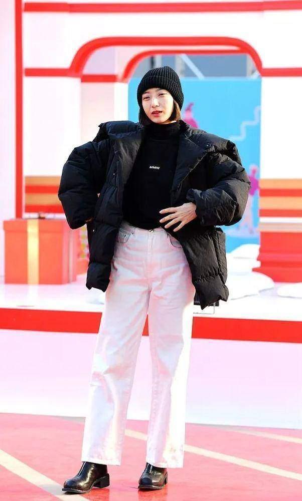 秋冬怎么不露腿也好看打破偏见,学学东北人养生时髦穿搭法