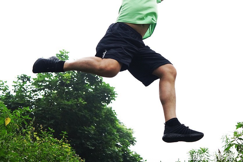 鹅卵石|不怕脏，不怕水，还很轻！OneMix小黑鞋评测