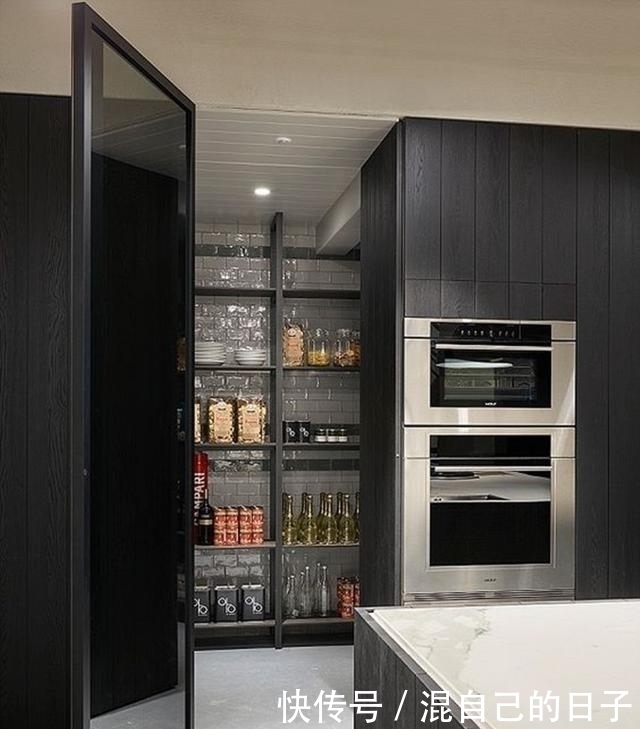 柜子|再装厨房我就知道了,柜子不打到底,留1㎡储藏室,归纳整齐省心