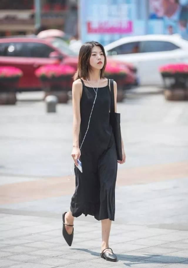 高跟鞋 女生搭配高跟鞋出街,展现出魅力的身姿与优雅的自信