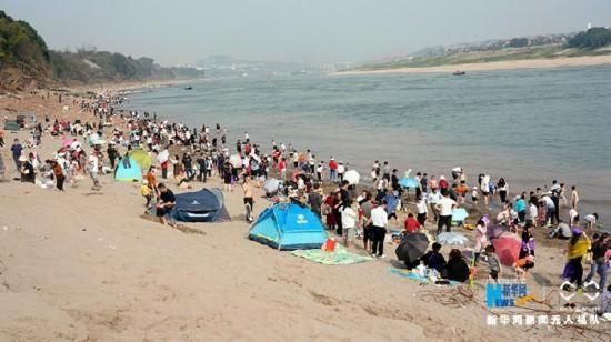 老年|在没有海的重庆，也能感受“海滩风情”！