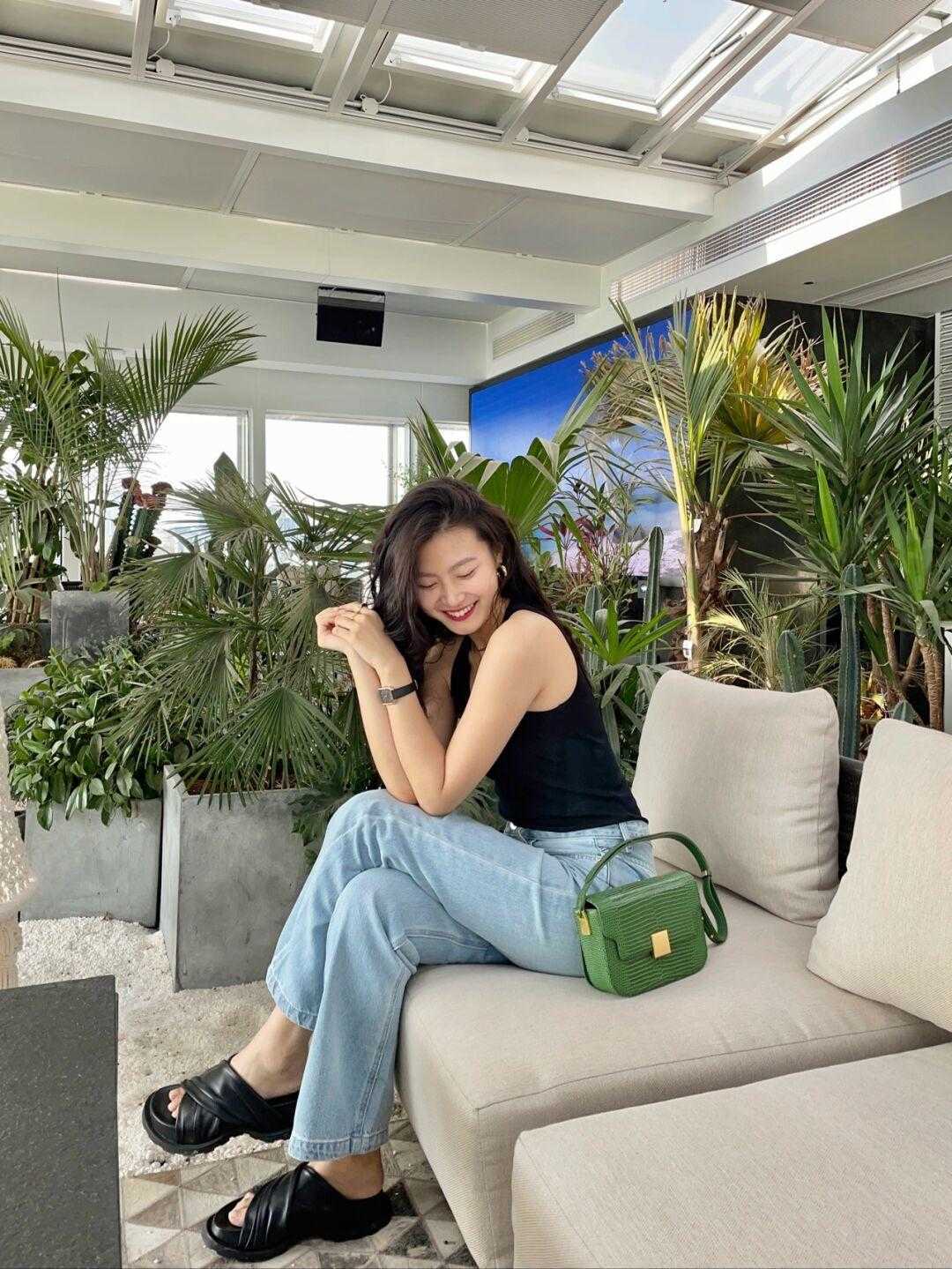 气质|牛仔裤这样搭配，你也可以变得很气质，简单又时髦