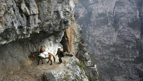 峭壁|中国一建在峭壁山的村庄，仅有一条宽40厘米小路，却令游客向往