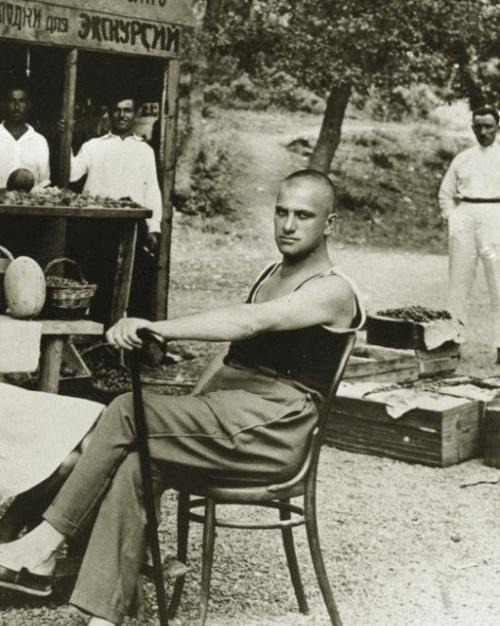 马雅可夫斯基:苏联最伟大的诗人,毕生都献给了无产阶级