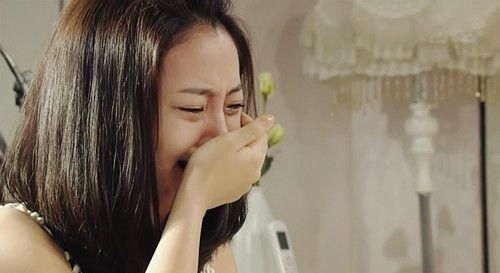 娟子|我妈抢着给孩子冲奶粉,可孩子哭着不喝,尝完奶粉后,我尖叫三声