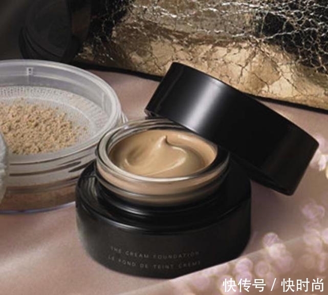 粉底霜掩盖肌肤瑕疵、暗沉,隔离外界污染,轻松打造裸妆感奶油肌