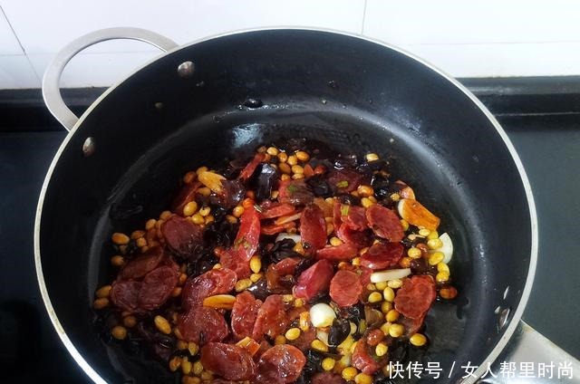 母子二人的晚餐,走红朋友圈,饭菜一锅出,收到多数好评