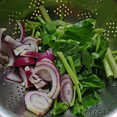 冬天吃麻辣牛蛙煲，暖身又暖心