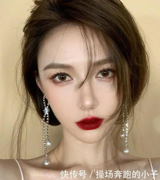 看惯了素颜,来看适合浓妆的口红,纪梵希高级炫酷,香奈儿艳丽