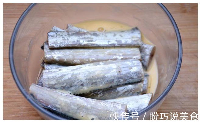 炸带鱼直接下锅炸难怪腥味重,多加这三步,带鱼不腥不腻又酥脆