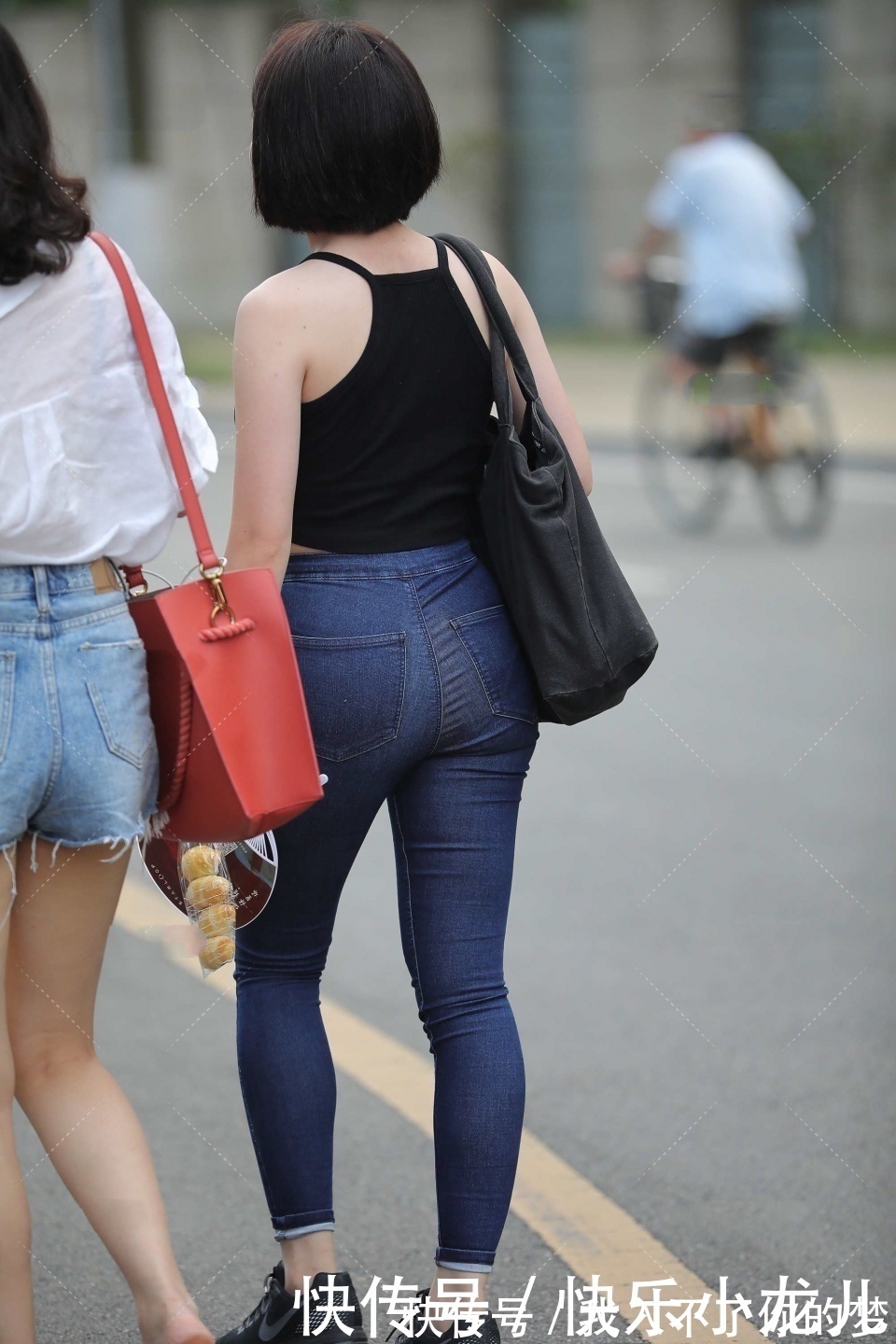 时尚|短发女生配深色系穿搭又酷又飒,学会同色系搭配法,你也能变时尚