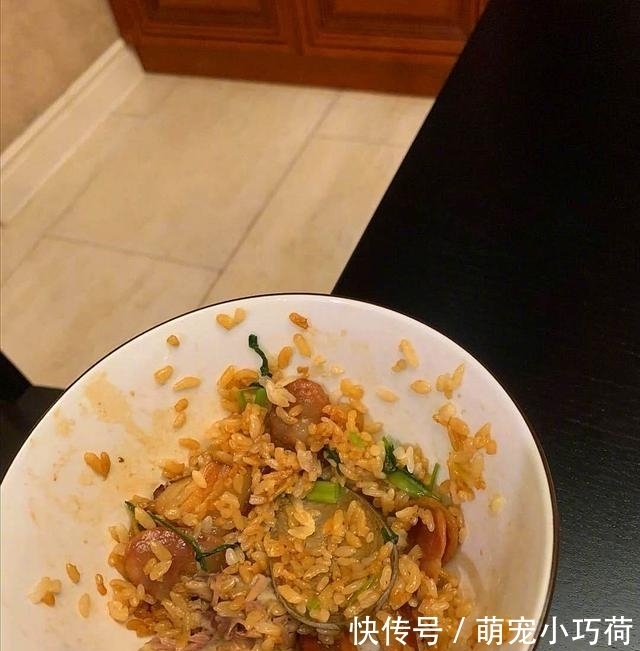 海清晒美食,牛肉面太馋人,引来一大群网友围观,饿肚子真不敢看