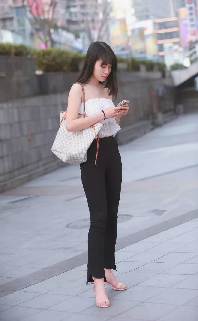 搭配|街拍丨小女生搭配高跟鞋