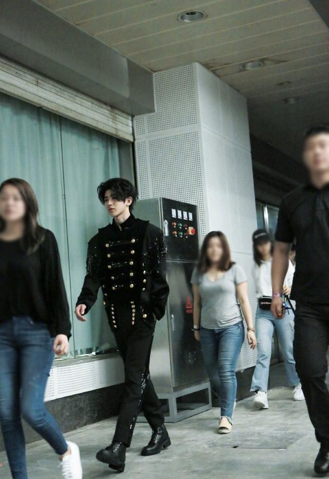 谢娜终于想起还有个徒弟叫蔡徐坤了准备在新节目里力捧蔡徐坤