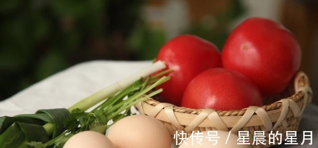 番茄粒|1个西红柿，1个鸡蛋，教你做开胃早餐饼，软糯鲜香有营养！