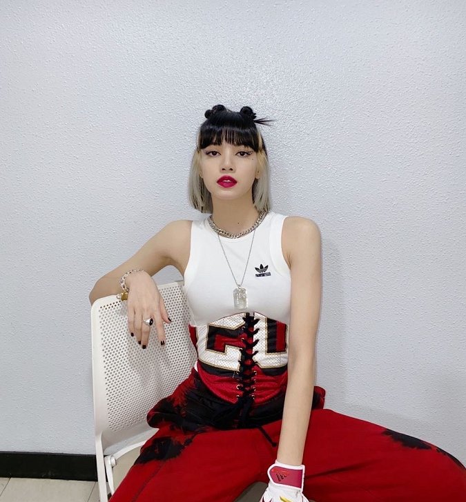 蔡徐坤拒绝捆绑cp？业内曝Lisa《情人》舞台内幕，直言目的明显