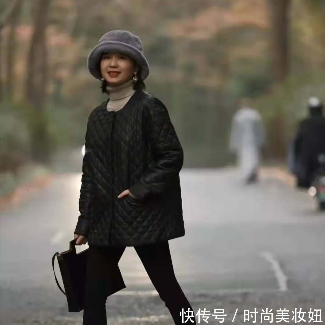 博主|这才是50岁女人的冬季穿搭,这些羽绒服搭配保暖减龄,值得借鉴