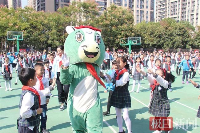 成成|越来越多武汉中小学有了吉祥物，陪伴师生健康成长