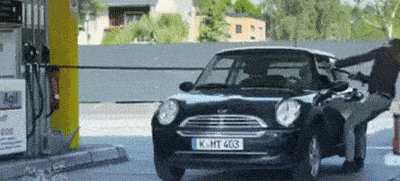 |搞笑GIF趣图:我有给手机降温的好方法