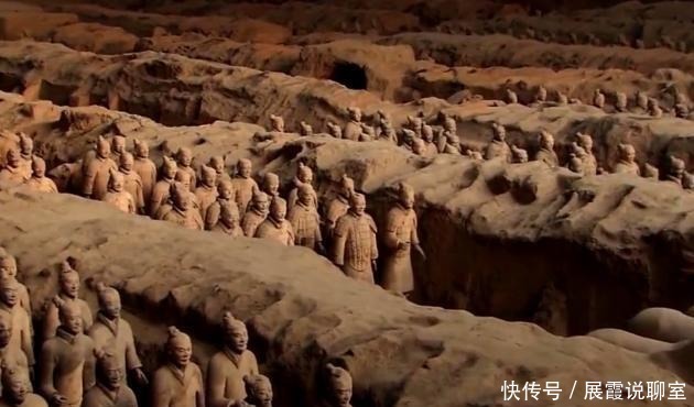 秦始皇五彩军团出土时,考古专家眼睁睁瞬间变色,绿脸俑独一无二