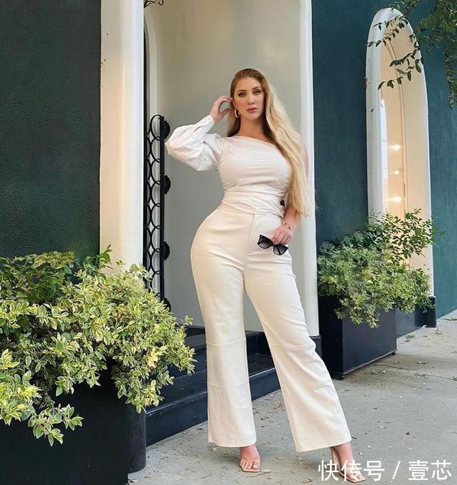 臀桥运动|150斤大码模特,大号身材,曼妙迷人,get4个塑形动作,塑造同款