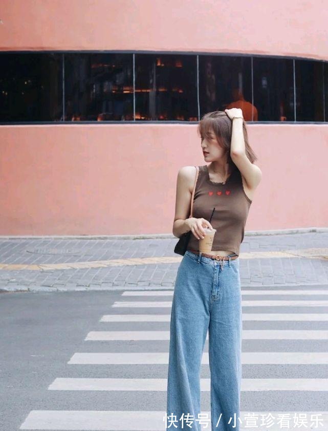 极简|会穿衣搭配很关键，不知道怎么搭配的女生，可以选择极简穿搭风格