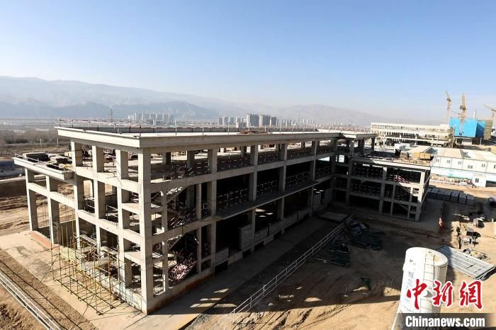 青藏高原最大民用机场三期扩建工程全面复工