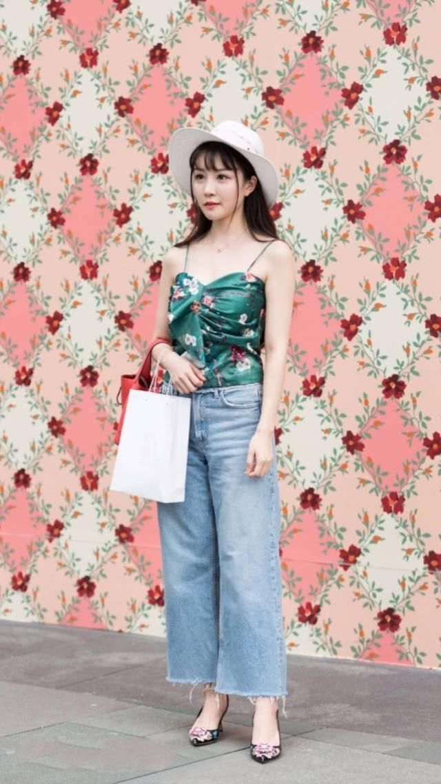 牛仔裤显你潇洒利落的一面，瞬间穿出时尚女神的个性时髦