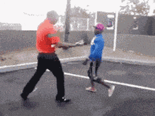 |搞笑GIF:在我们这,估计你一车西瓜是保不住了