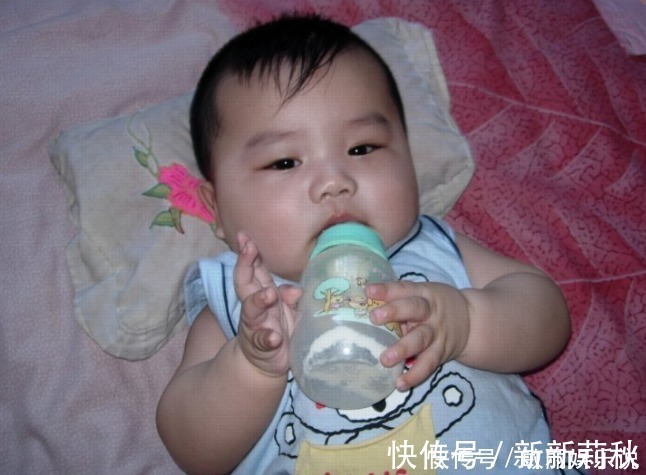 积食|提醒家长2个时间别给娃喝水了,容易伤脾不长个,抓紧停手