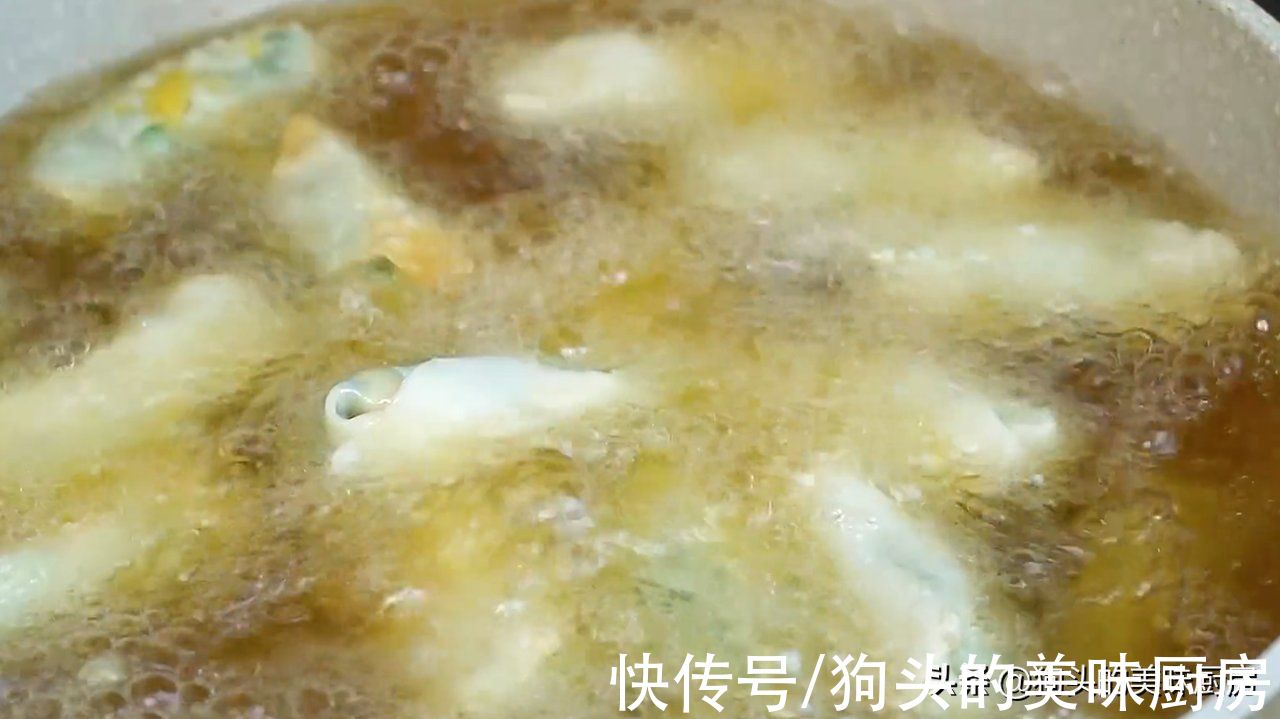 懒人早餐我就服这个做法，不揉不擀面，几分钟做一锅，酥脆鲜香