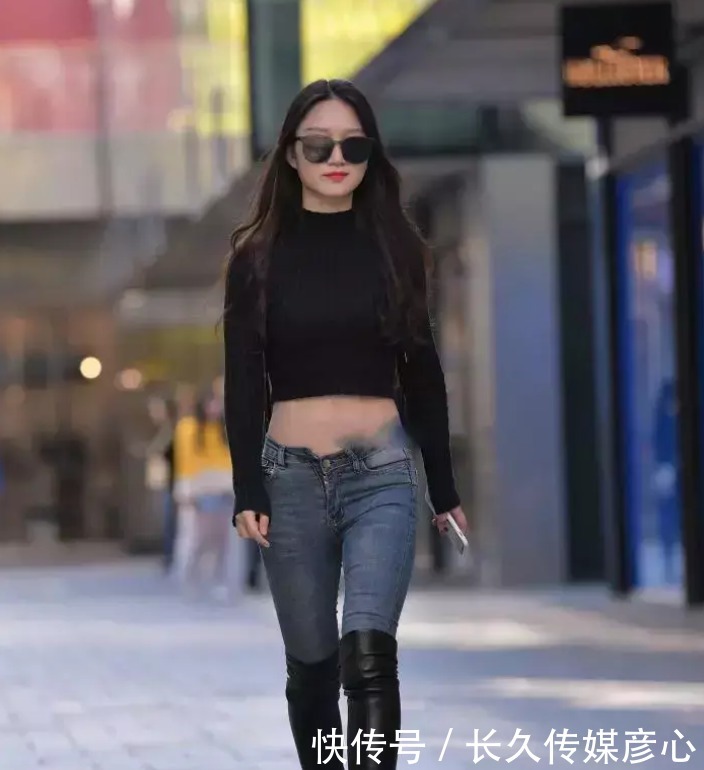 倾城|尝矜绝代色,复恃倾城姿出,黑色短款长袖针织衫的个性妩媚穿搭