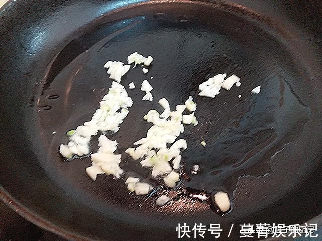 老少皆宜|冬季干燥常吃它,2块钱1把,止咳化痰好,和鸡蛋一炒,鲜香脆嫩