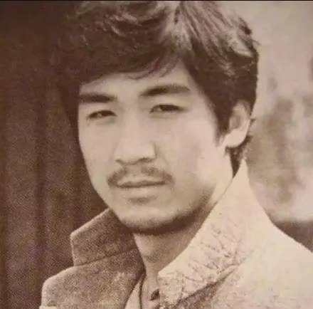 张国立的心酸：声誉摇摇欲坠，儿子烂泥扶不上墙，一辈子“还债”